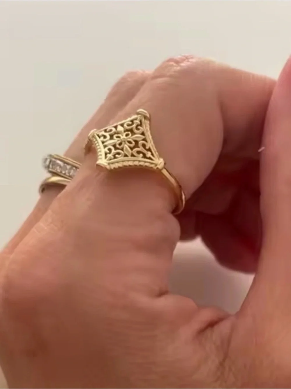 Vintage 18K Gold plated Hollow Flower Ring Jewelry